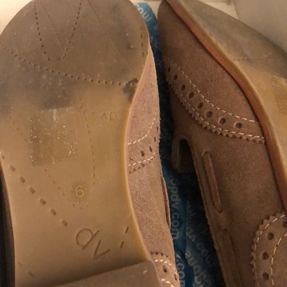 Dolce Vita lightly worn taupe suede tasseled loafers, sz 6 - Picture 3 of 6